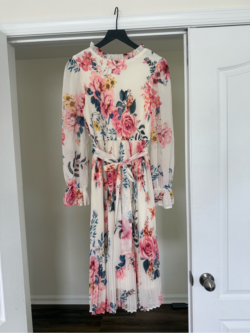 Anrabess - Long Sleeve Floral Pleated Midi Dress - Size Small